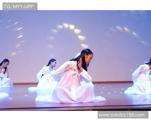 刘铮的奋斗历程与篮球梦想如何在风雨中绽放光彩